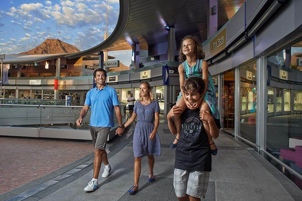 Tenerife. Costa Adeje .Shopping. CC. Plaza del Duque 