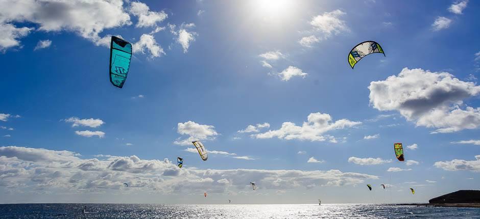Kitesurfen am Strand von El Médano  Kitesurf- Spots auf Teneriffa