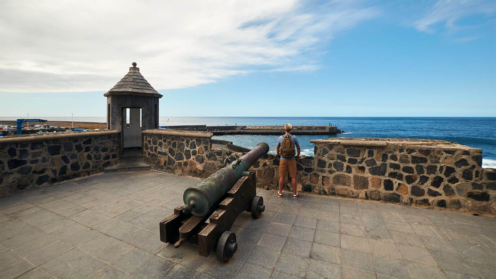 Historischer Hafendamm von Puerto de la Cruz (früher Puerto de la Orotava), Tenerife.